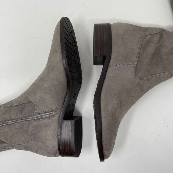 Ivanka Trump Women's Knee High Low Heel Tall Boots Faux Suede Grey Size 5.5M - Picture 4 of 9